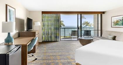 Ocean-View King at Ocean Tower – Waikoloa Beach Resort with Lanai