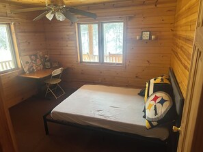 Iron/ironing board, WiFi, bed sheets - Mountain feel/10 minutes from the city! (Pittsburgh)