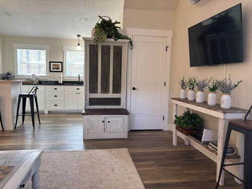 Near tons of hikes/waterfalls! 1BR apartment in Hiawassee, Ga.