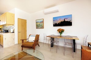Dining - Luxury Home in Brand New Complex in Cerritos Beach (El Pescadero)