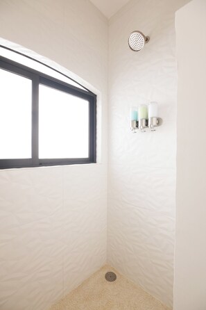 Shower, hair dryer, towels, soap - Luxury Home in Brand New Complex in Cerritos Beach (El Pescadero)