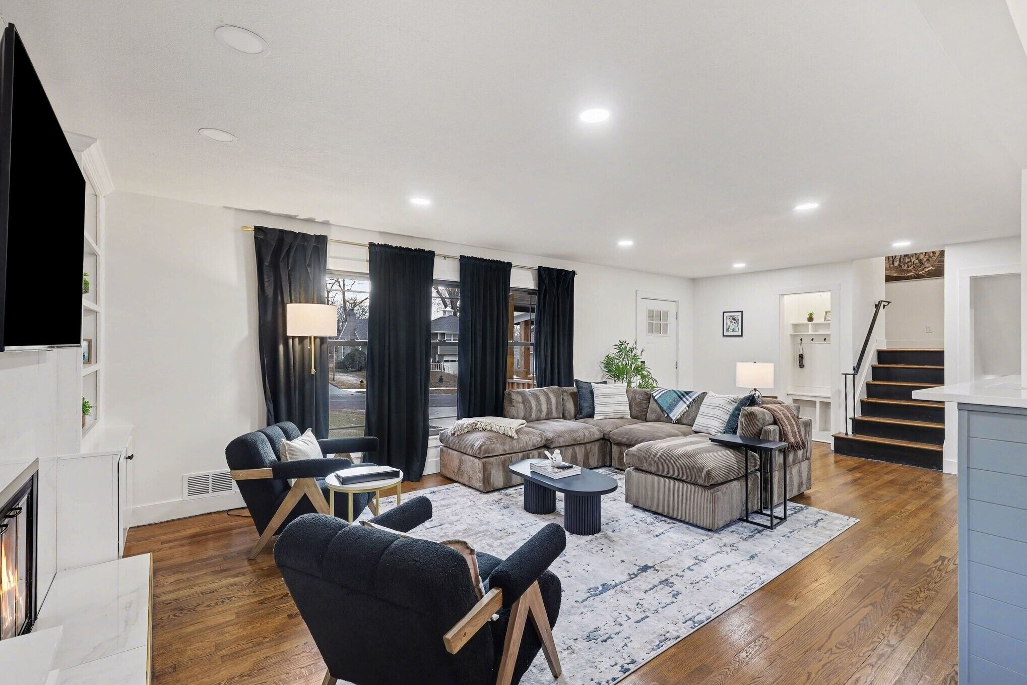 Téléviseur connecté, foyer, livres