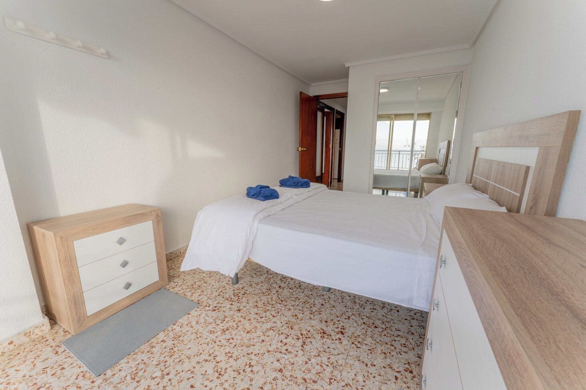 Iron/ironing board, Internet, bed sheets