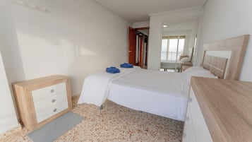 Iron/ironing board, Internet, bed sheets