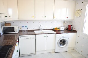 House, Smoking - At4401 in Denia With 4 Bedrooms and 4 Bathrooms (Denia)