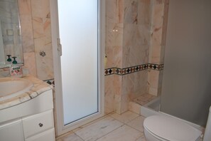 House, Smoking | 4 bedrooms - At4401 in Denia With 4 Bedrooms and 4 Bathrooms (Denia)