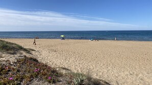 A sandy beach with a clear blue sky and calm sea. - Ap2236 in Denia With 2 Bedrooms and 2 Bathrooms (Denia)