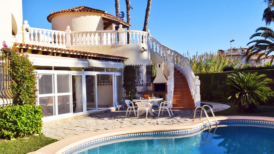 Ch1015 in Oliva With 5 Bedrooms and 5 Bathrooms
