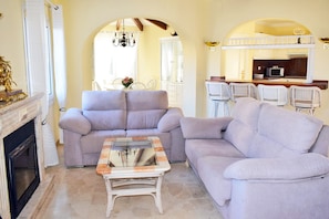 House - Ch1015 in Oliva With 5 Bedrooms and 5 Bathrooms (Oliva)