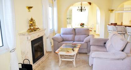 Ch1015 in Oliva With 5 Bedrooms and 5 Bathrooms