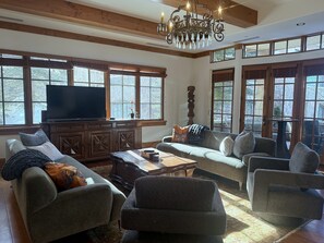 Living area - Luxury Rental Expansive 2-bedroom condo at Thunder Spring / Zenergy in Ketchum (Ketchum)