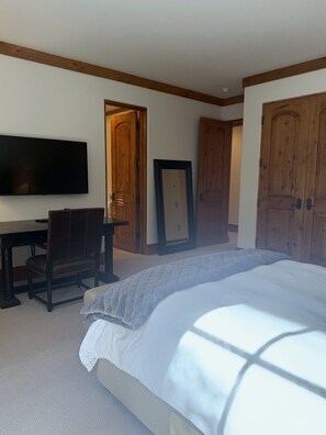 2 bedrooms, iron/ironing board, WiFi, bed sheets - Luxury Rental Expansive 2-bedroom condo at Thunder Spring / Zenergy in Ketchum (Ketchum)