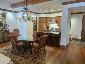Dining - Luxury Rental Expansive 2-bedroom condo at Thunder Spring / Zenergy in Ketchum (Ketchum)