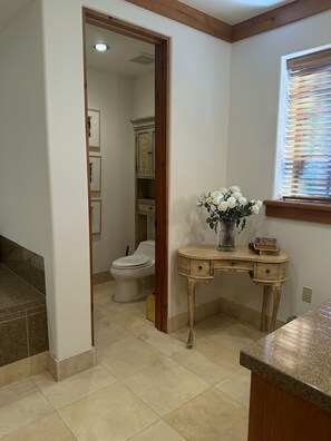 Doccia, vasca idromassaggio, asciugacapelli, bidet