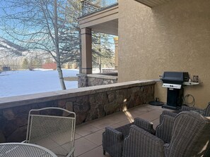 Outdoor dining - Luxury Rental Expansive 2-bedroom condo at Thunder Spring / Zenergy in Ketchum (Ketchum)