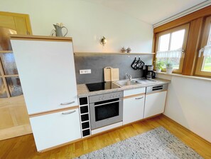 Microwave, oven, stovetop, dishwasher - Vacation home Benedikt, Füssen Eschach (Füssen)