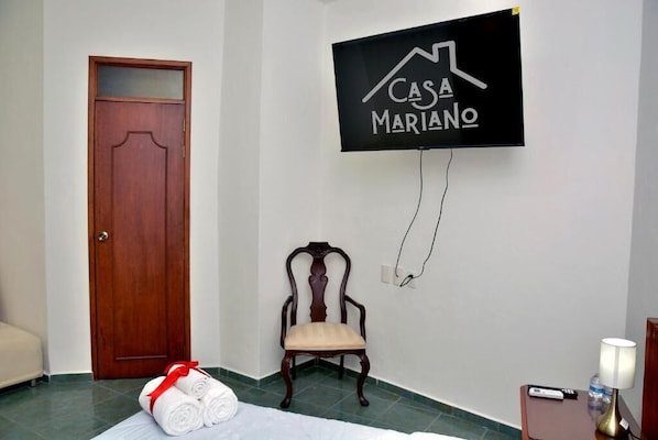 Standard Double Room | Iron/ironing board, free WiFi - Casa Ángel (Morelia)