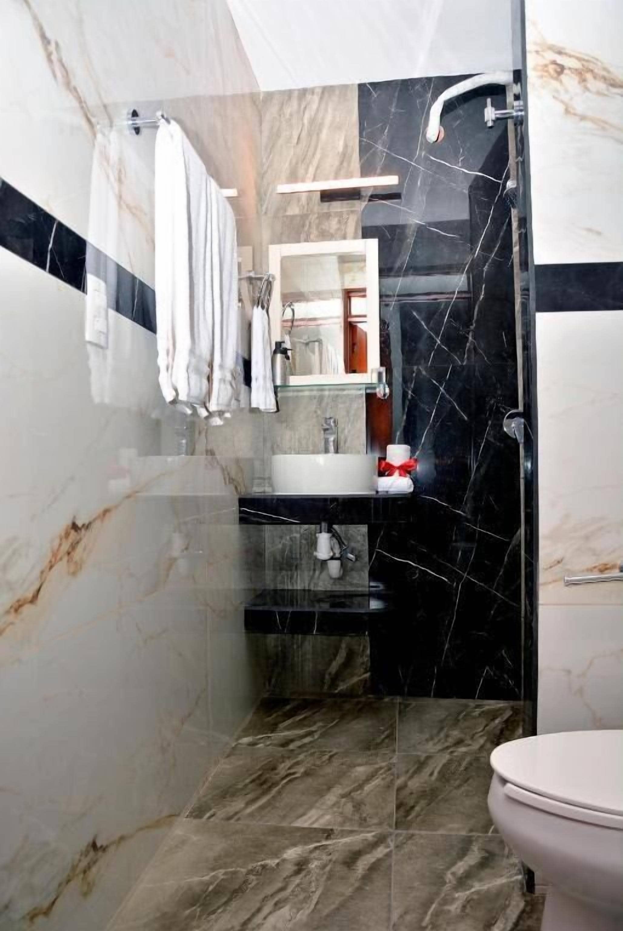 Habitación cuádruple clásica, 2 camas matrimoniales | Baño