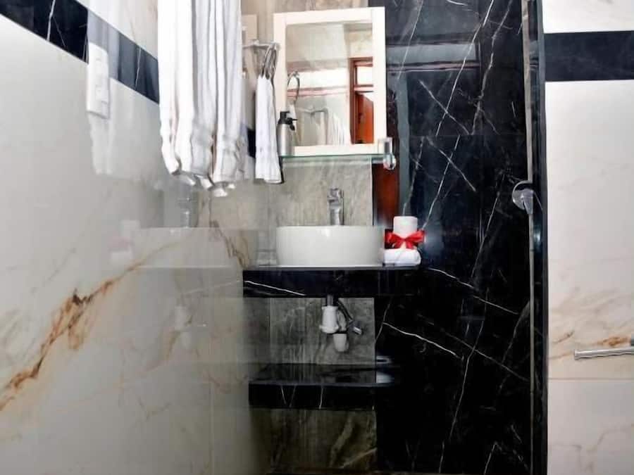 Classic Quadruple Room, 2 Double Beds | Bathroom | Shower, towels