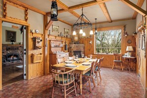 Dining - Top Gun Acres (Sidney)