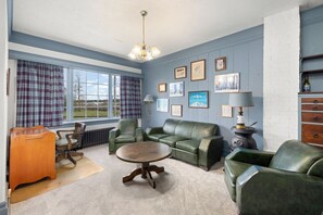 TV - Top Gun Acres (Sidney)