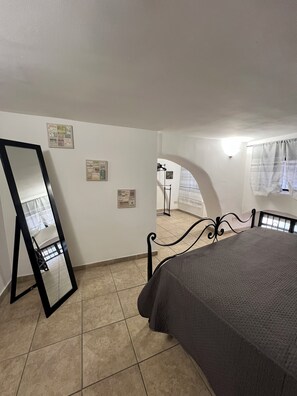 1 bedroom, WiFi, bed sheets - Barcaioli's Home, vacation home historic center, Catania  (Catania)