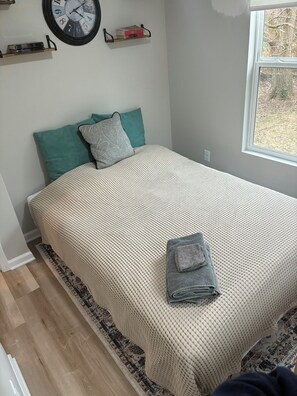 2 bedrooms, desk, free WiFi, bed sheets