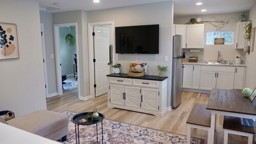 Beautiful 2-bedroom apartment in charming Southeast Indianapolis