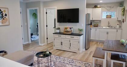 Beautiful 2-bedroom apartment in charming Southeast Indianapolis