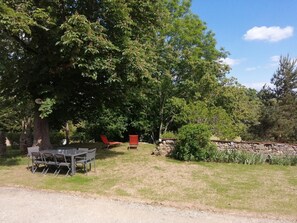 Outdoor dining - La Picolina - CHARENSAT (CHARENSAT)