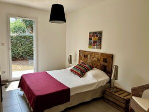 3 bedrooms, iron/ironing board, travel cot, free WiFi