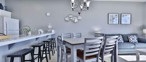 Condo, varias camas (Ocean Ritz 2202) | Restaurantes