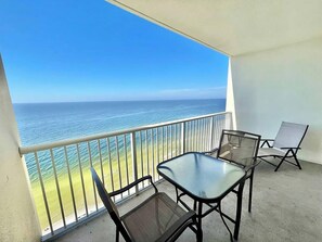 Apartment, 1 King-Bett und Schlafsofa (Majestic Beach Towers 2-2107) | Speisen im Freien