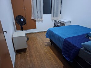 3 habitaciones, tabla de planchar con plancha, wifi y ropa de cama 