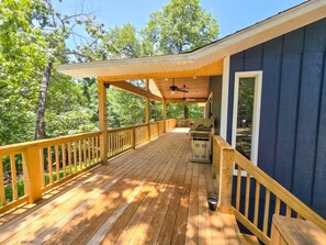 Property grounds - 4BR/2BA with Huge Deck, Bonus Room, Swimming/Fishing & Stunning Seasonal Views! (Mountain Home)