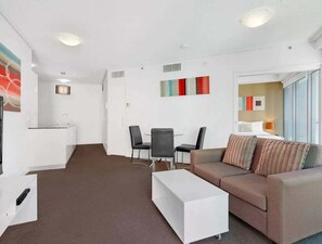 Living area - River View 1BR w/ Balcony and Pool Access (Brisbane)