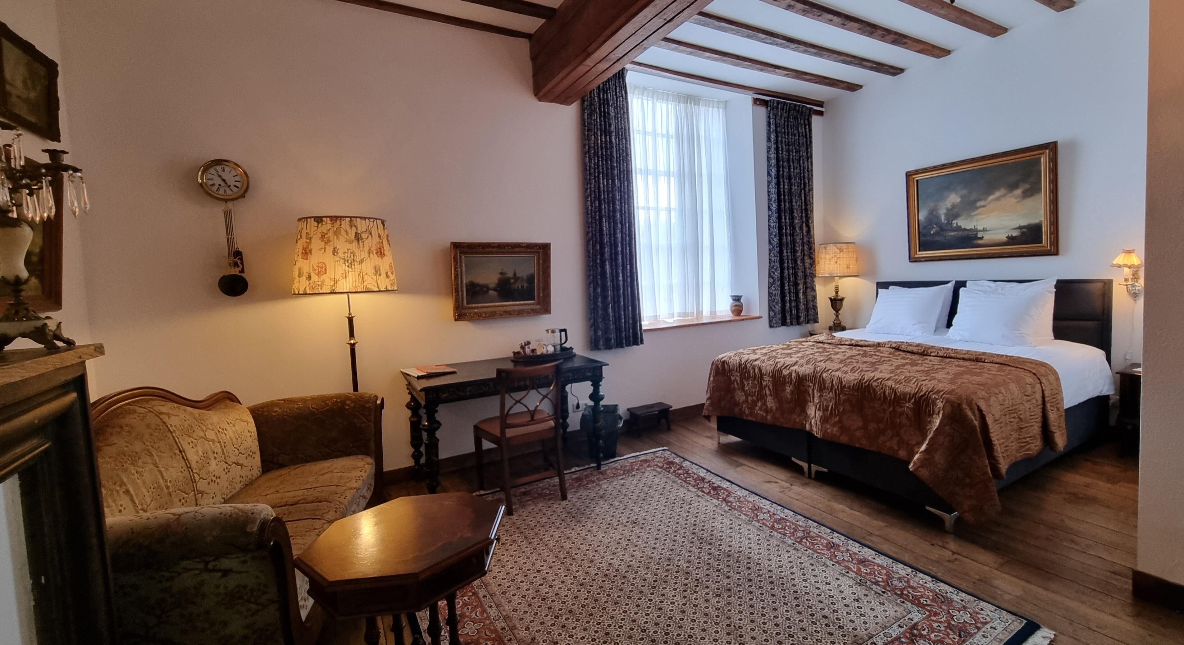 Standard Room, 1 King Bed, Non Smoking, Courtyard View (1st Floor;Shower Only)