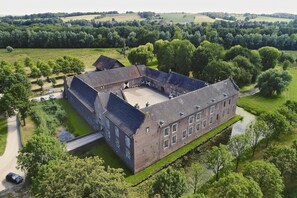 A large, rectangular brick building with multiple windows and a central courtyard. - Kasteelhotel Terborgh, BW Signature Collection (Schinnen)
