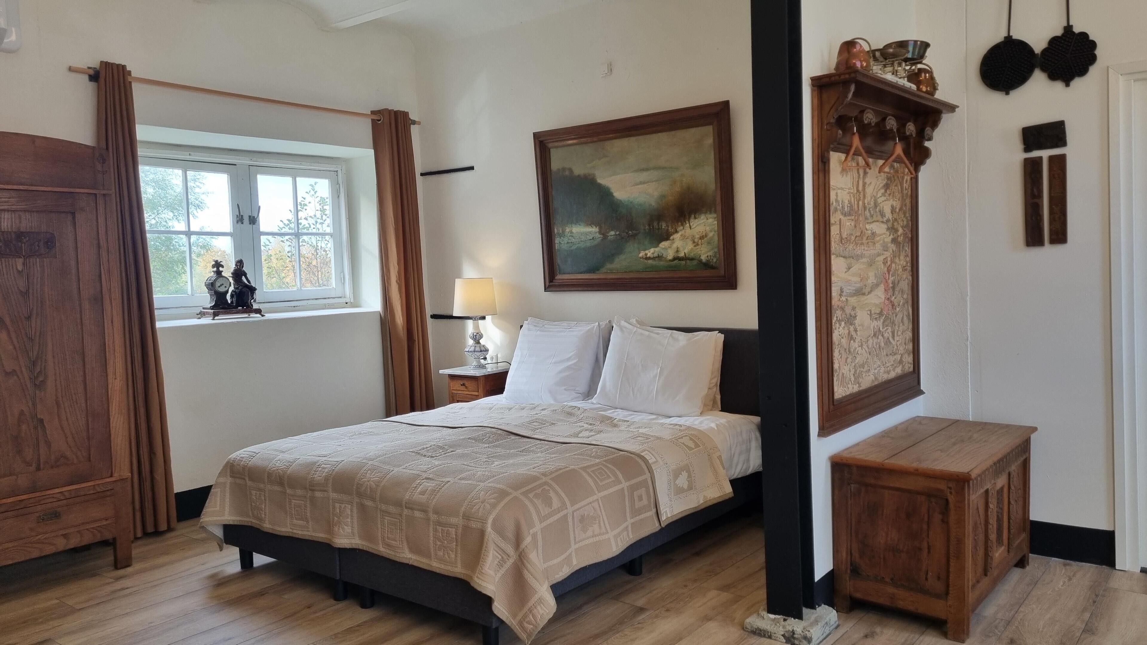 Suite, 1 Queen Bed, Non Smoking (Shower Only)