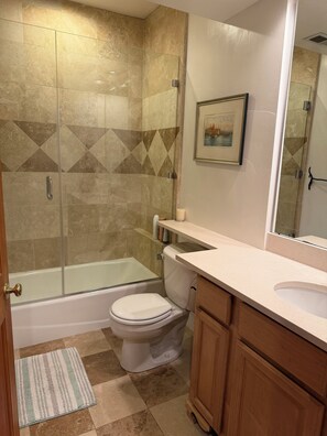 Hair dryer, towels, soap, toilet paper - SUNDANCE - large 1-bedroom apartment in Park City (Park City)