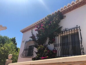 Exterior detail - STUNNING PRIVATE VILLA WITH PARKING/WIFI/PRIVATE POOL/ AIR CON IN ALL ROOMS (Javea)
