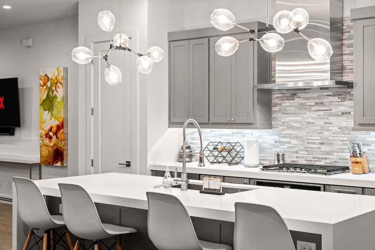 Réfrigérateur, micro-ondes, four, lave-vaisselle