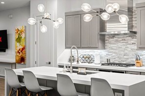 Refrigerador, microondas, horno y lavavajillas