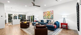 The Art House•Luxury Modern 3BR Near TCU, Dickies & Stockyards