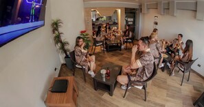 Luokittelematon kuva, 4 kautta 6, painike