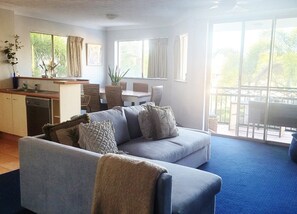 TV - Splashpark family resort, full of fun. Close to theme parks, beach, restaurants (Mermaid beach)