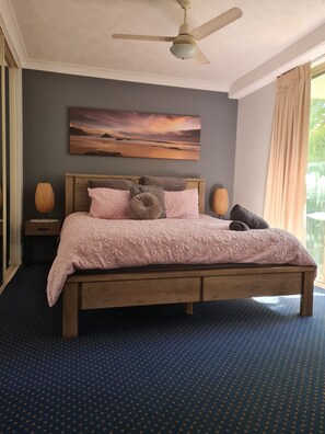 2 bedrooms, iron/ironing board, bed sheets - Splashpark family resort, full of fun. Close to theme parks, beach, restaurants (Mermaid beach)