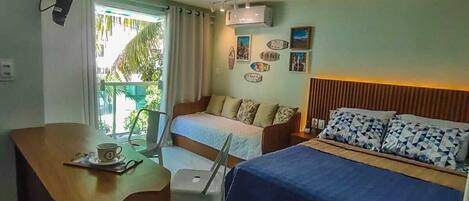 مكواة/لوح كي وخدمة الإنترنت وملاءات أسرّة