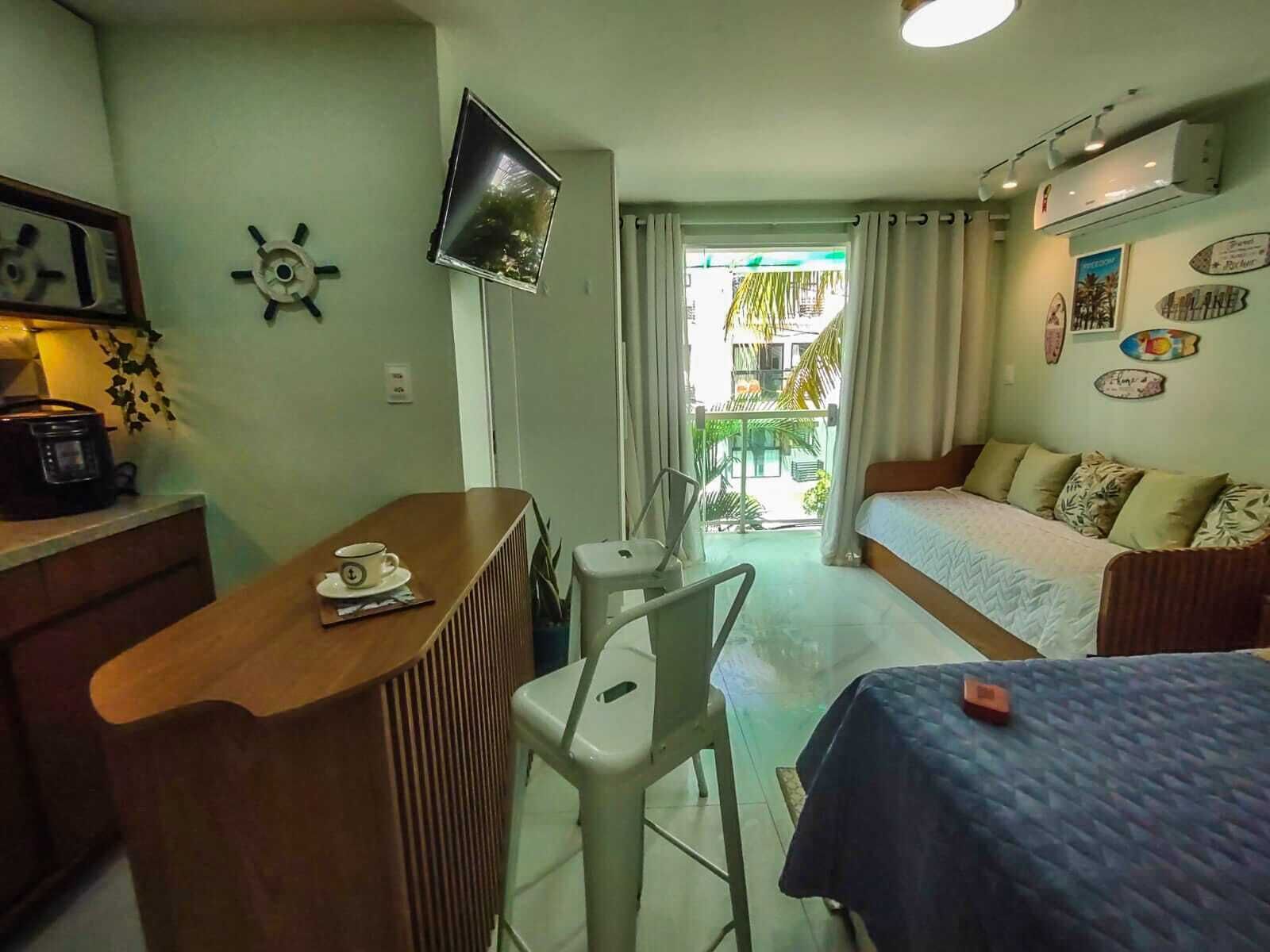 Ferros/tábuas de passar roupa, acesso à internet, roupa de cama