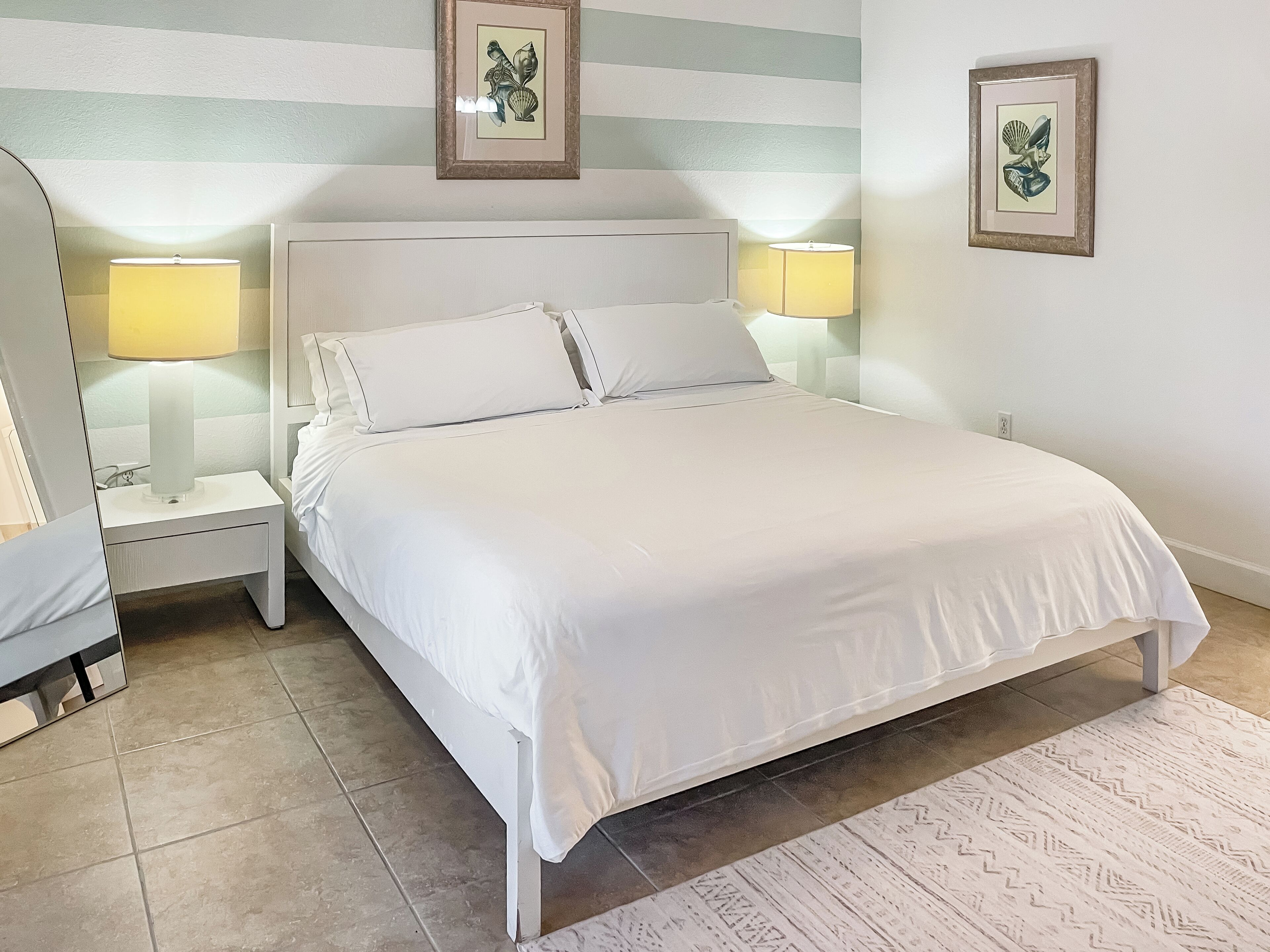 Ferros/tábuas de passar roupa, acesso à internet, roupa de cama